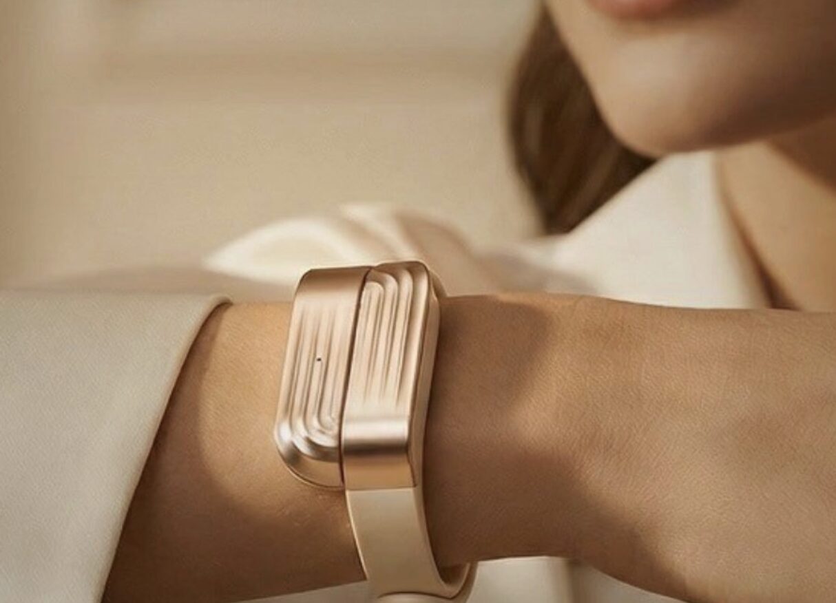  Ava Bracelet vs Clair (Clair Health)